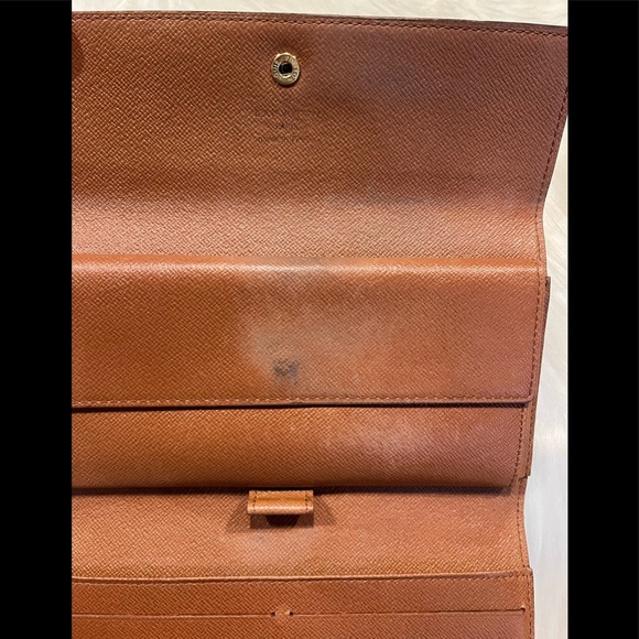 Louis Vuitton Monogram International Wallet - Picture 10 of 15